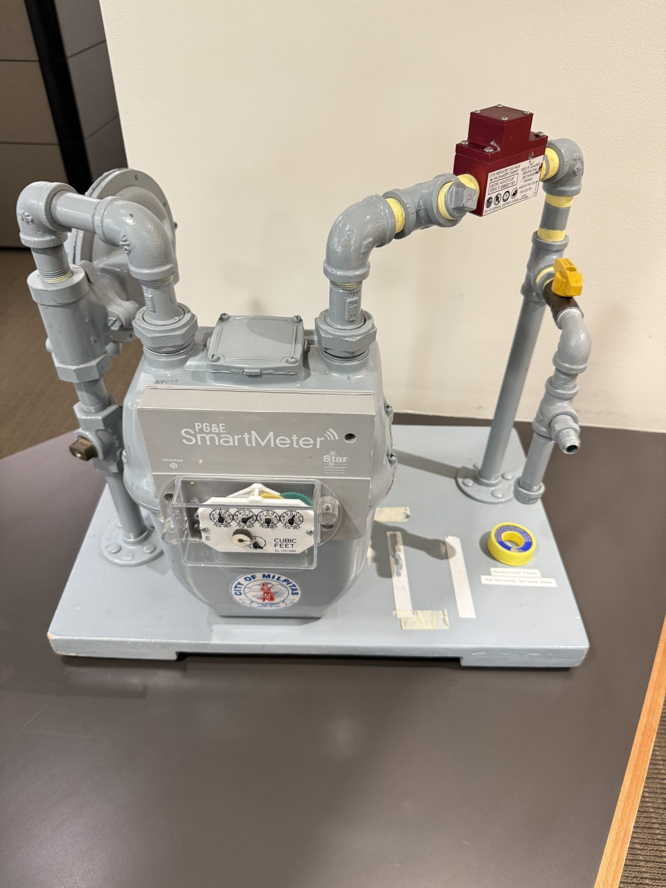 Automatic gas shutoff valve assembly